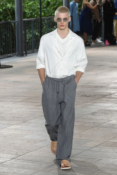 Look 1